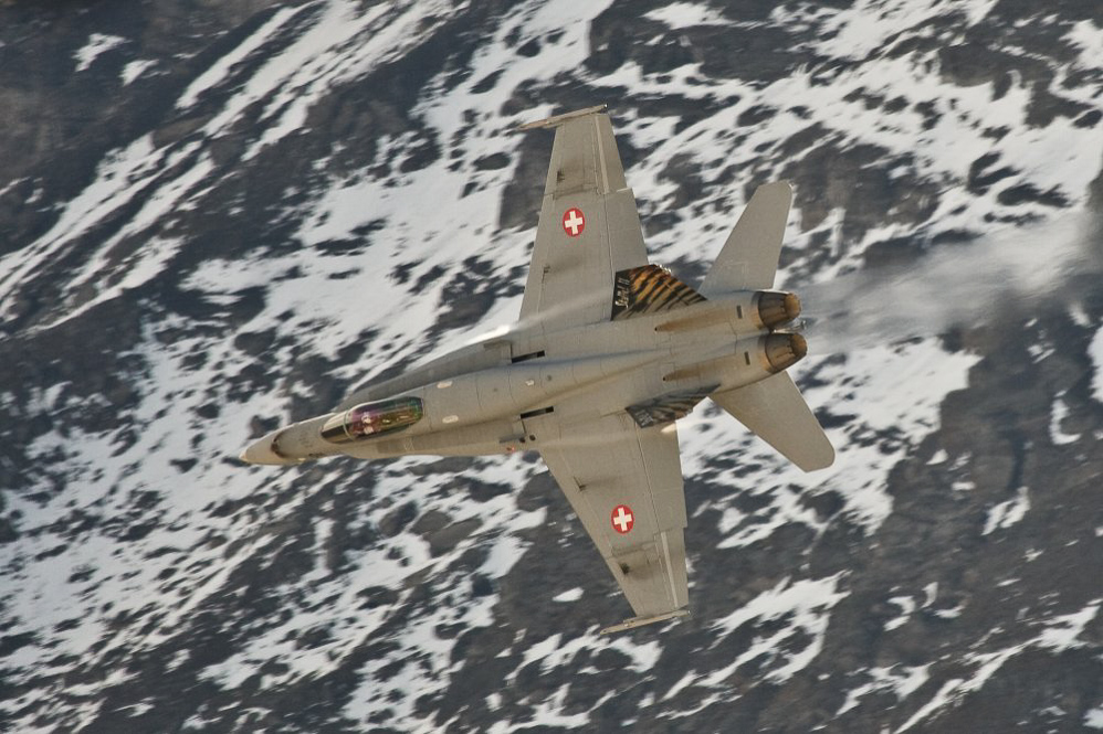 Axalp08 - ©MD - 052 - Übungsschiessen mit 4 Hornets am Vormittag