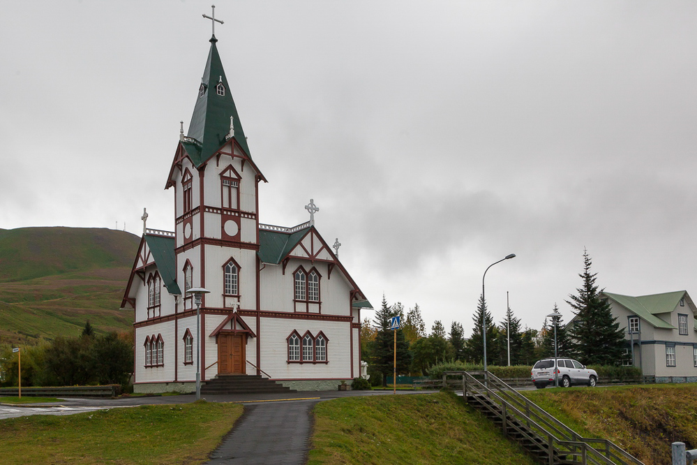 0672_island_27-09_Kirche von Húsavík