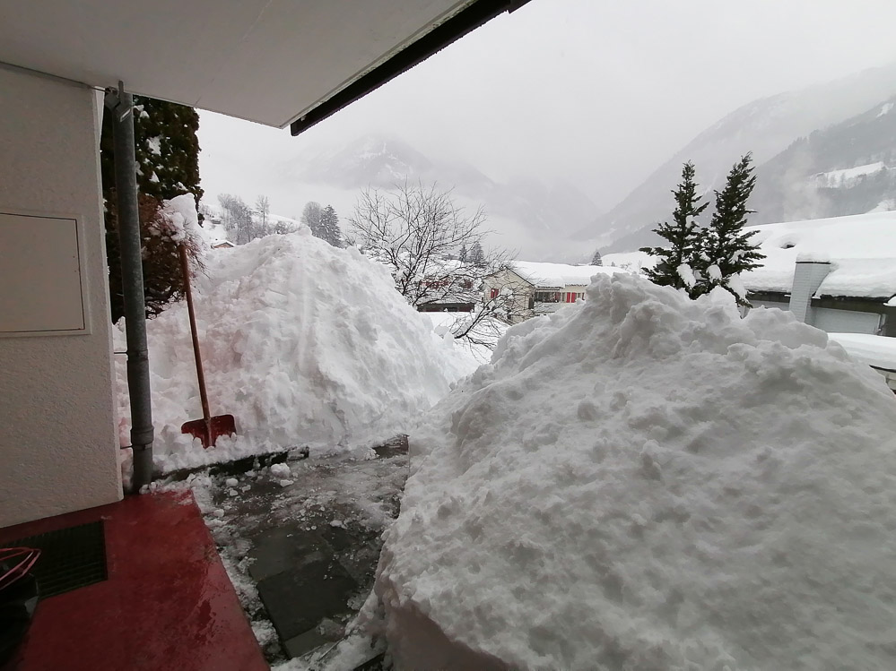 Winter 21-21 27 - Viel Schnee in Glarus sued