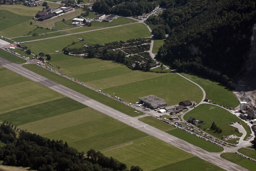 Zigermeet - 114 - Ein Blick zum Flugplatz
