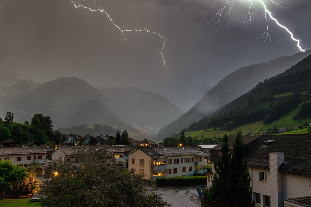 2021 - 025 - Gewitter ueber Schwanden