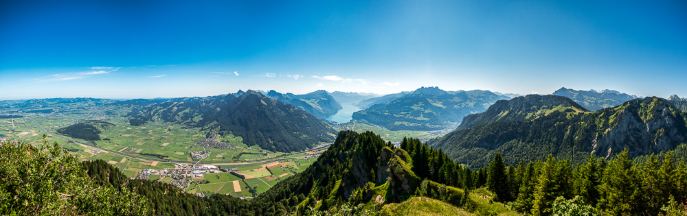 2023_027 Pano Linthebene und Walensee vom Hirzli