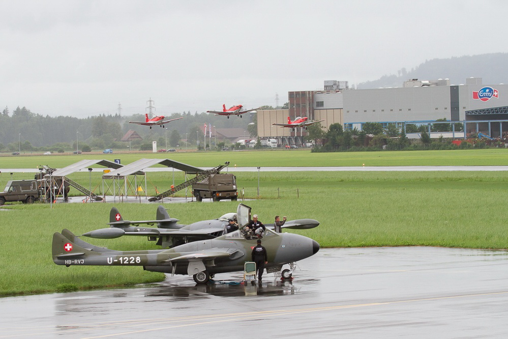 Emmen - 071 - Start PC-7 Team
