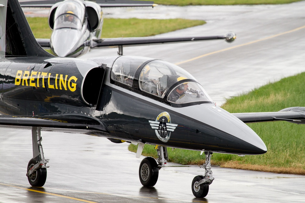 Emmen - 108 - Breitling beim taxeln