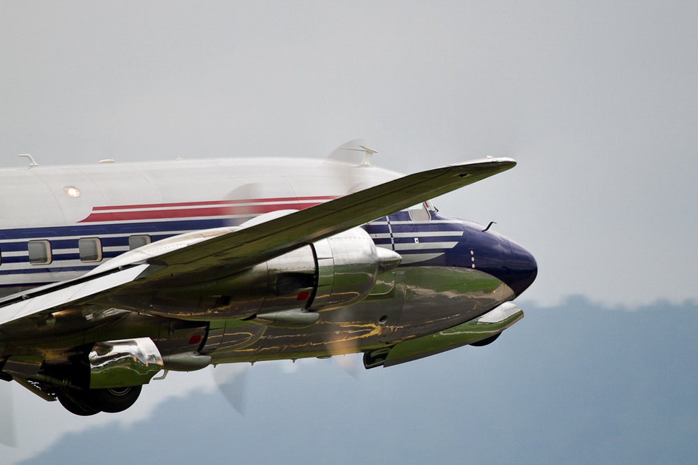 Emmen - 390 - Start RedBull DC-6