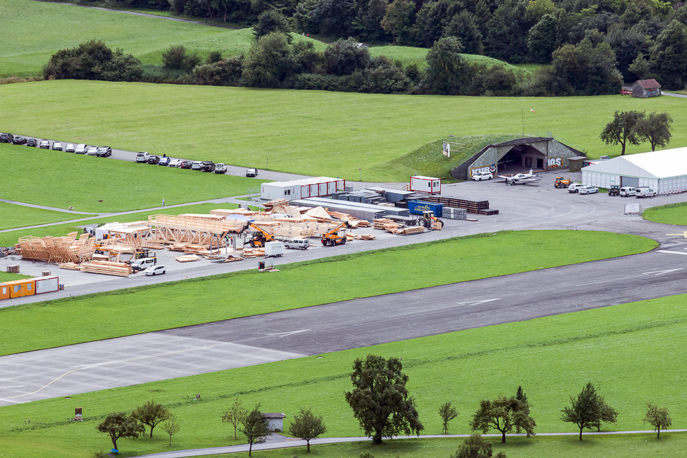 esaf012 - 2507 - Holz Tetris auf dem Swissairplatz