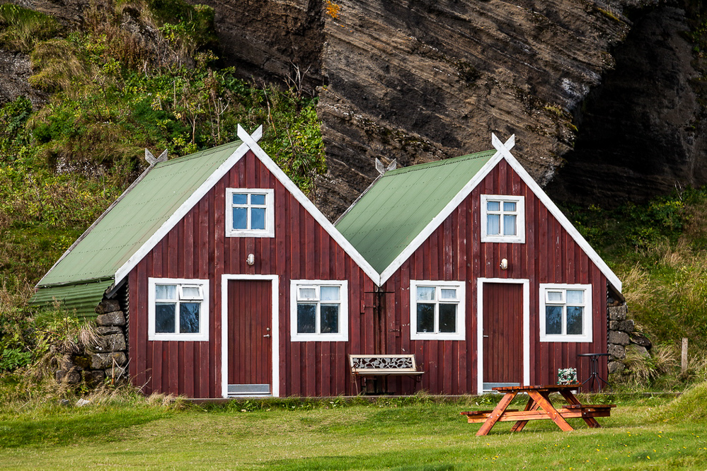 329_island_23-09_Ferienhäuschen in Vik