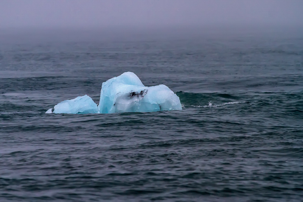 467_island_24-09_Das Eismonster taucht auf