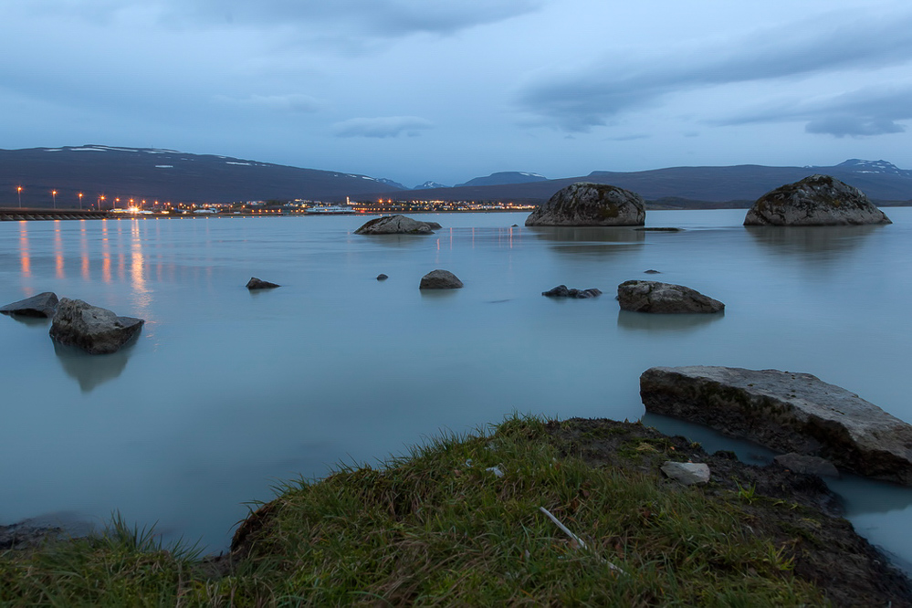 567_island_25-09_Felsen im See