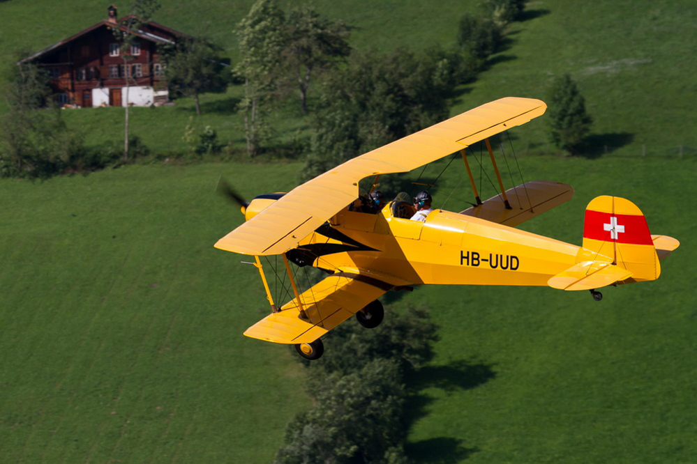 SST - 107 - Bücker